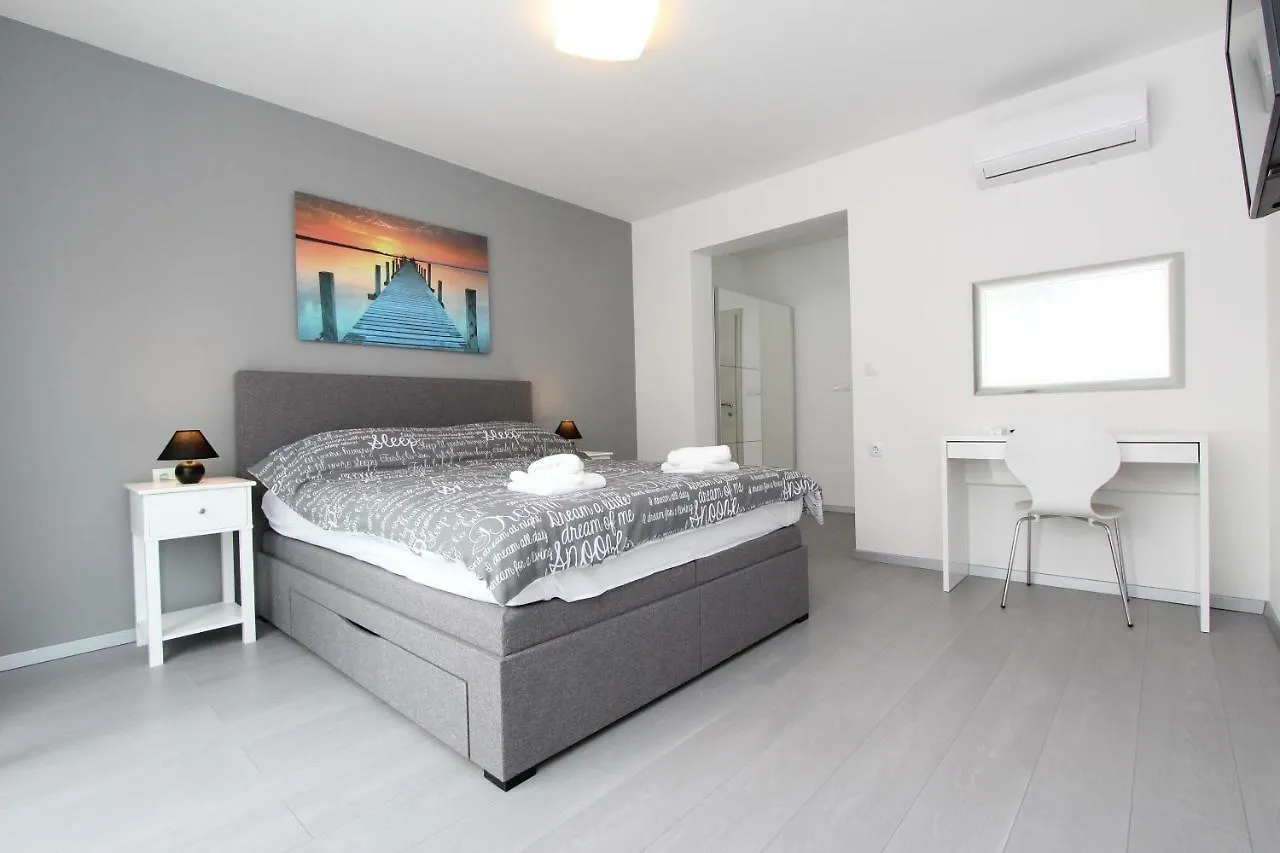 Apartment Karlo 2 Ровинь